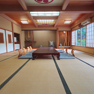 中広間23畳20名収容